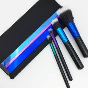 MAC Holiday Brush Set